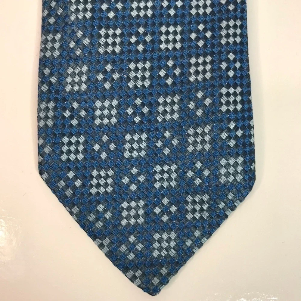 Vintage CHRISTIAN DIOR Men’s 100% Silk Tie Blue Grey Silver pattern - Picture 7 of 7